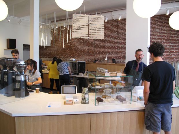 Sprudge-BlueBottleEchoPark-MackenzieChamplin-Blue_Bottle_EchoPark_Front_Counter_1_Mackenzie_Champlin
